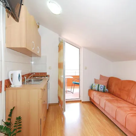 Amazing Apartment In Crikvenica With Wifi קריקווניצה
